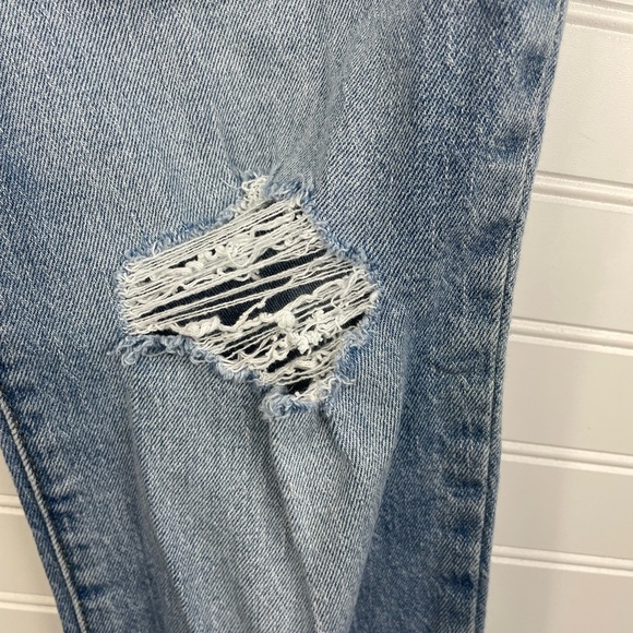 Universal Thread Light Wash Denim Distressed High-Rise 90’s Slim Jeans 4R W - Picture 3 of 14